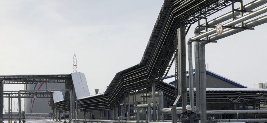 drones-strike-russia’s-ust-luga-port-again-as-eu-officials-visit-ukraine