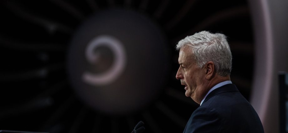 air-canada-ceo-stepping-down-after-backlash-over-his-failure-to-speak-french