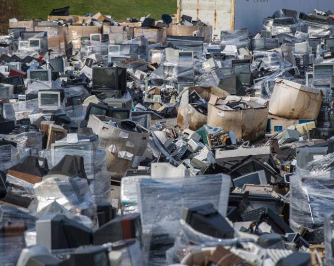here’s-how-to-recycle-those-old-laptops,-iphones-and-earbuds-lying-around