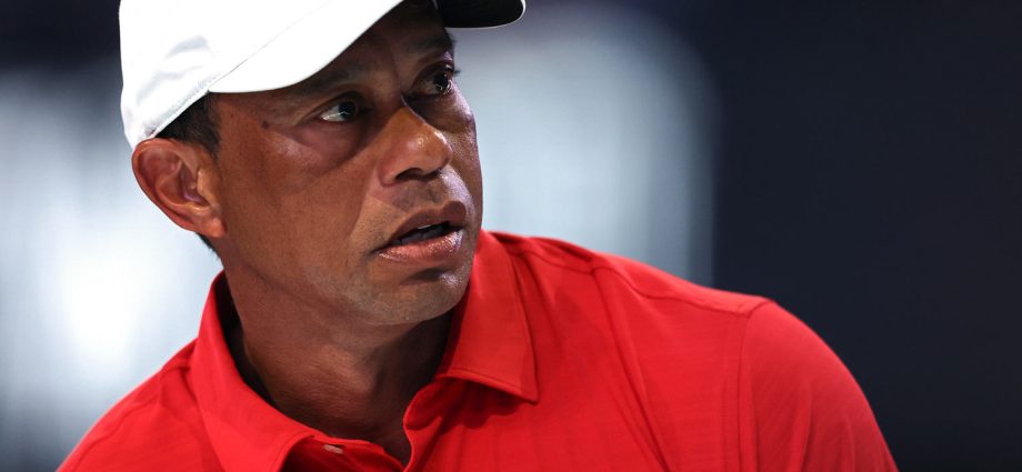 tiger-woods-was-looking-at-phone,-showed-‘signs-of-impairment’-at-the-time-of-crash,-police-say