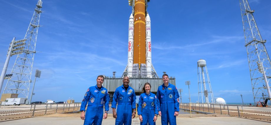 nasa-teams-readying-artemis-ii-moon-rocket-for-launch