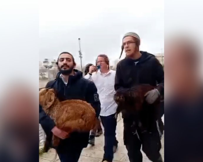 israelis-attempt-to-perform-passover-sacrifice-at-al-aqsa