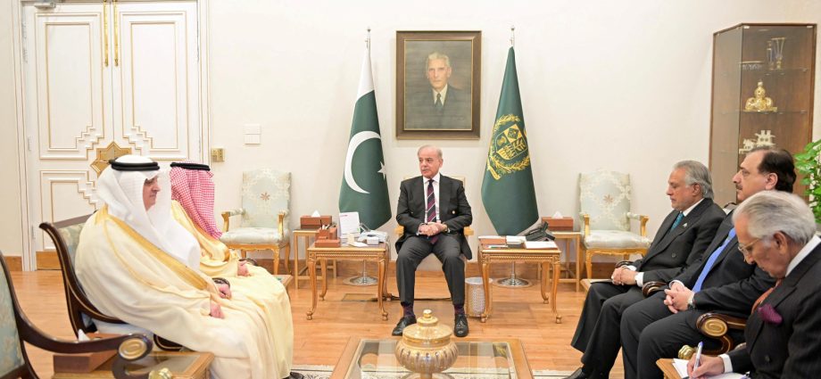 how-pakistan-positioned-itself-at-the-center-of-global-crisis-management