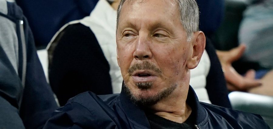 oracle-reportedly-lays-off-thousands-of-workers,-sees-stock-price-rise