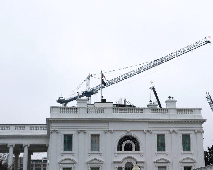 judge-temporarily-halts-the-traitor’s-$400m-white-house-ballroom-project