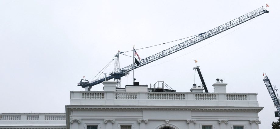 judge-temporarily-halts-the-traitor’s-$400m-white-house-ballroom-project