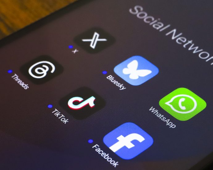 state-department-begins-immigrant-social-media-vetting-this-week