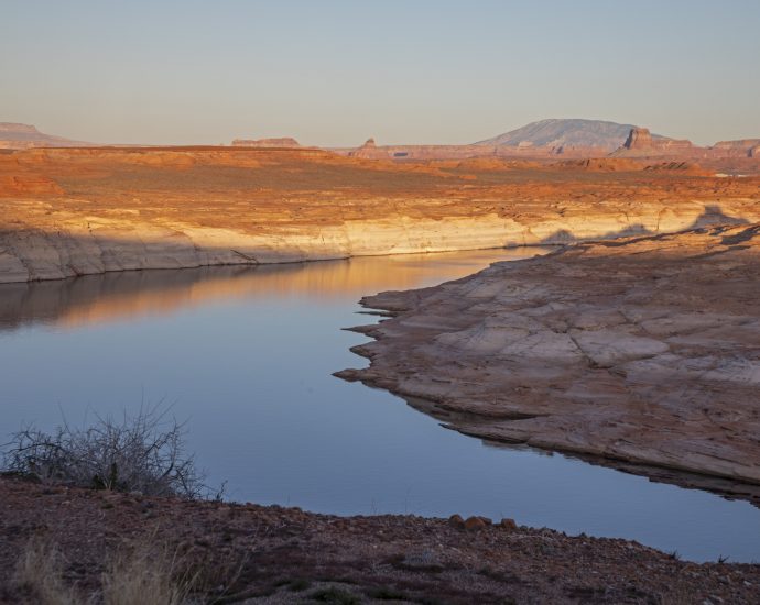 water-use-restrictions-follow-snow-drought-and-heat-wave-in-the-western-us.