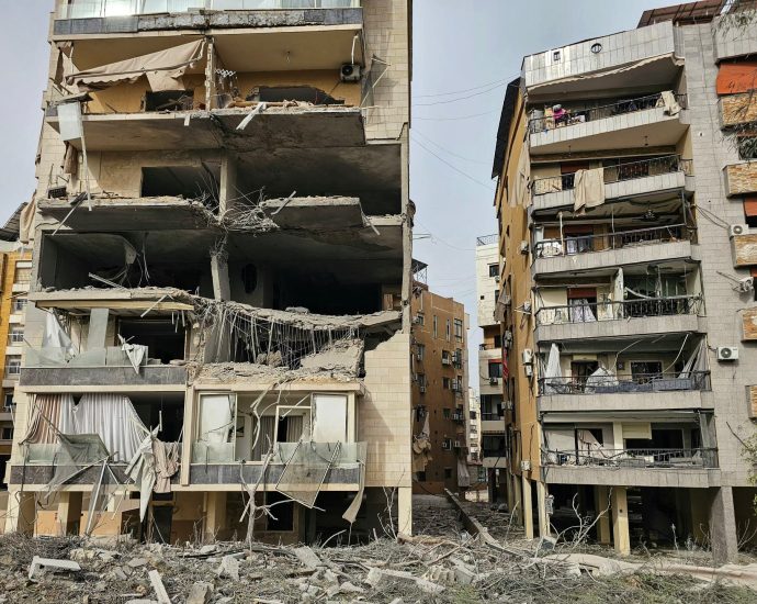 israel-kills-7-people-in-beirut,-hezbollah-fights-invasion-in-south-lebanon