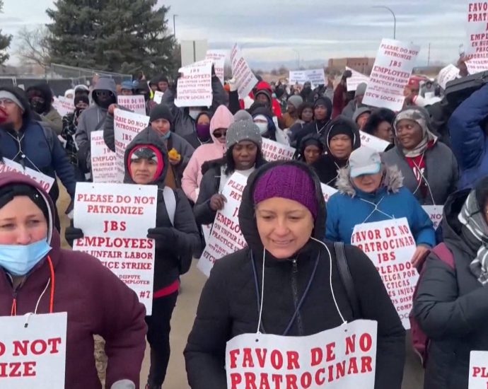 immigrant-workers-in-colorado-lead-“historic-strike”-at-jbs,-largest-us.-meat-processor