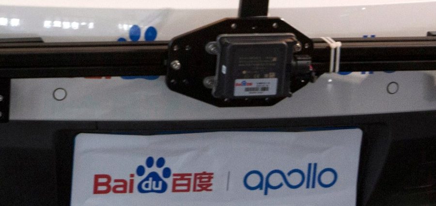 passengers-stranded-in-moving-traffic-after-robotaxi-outage-in-china’s-wuhan