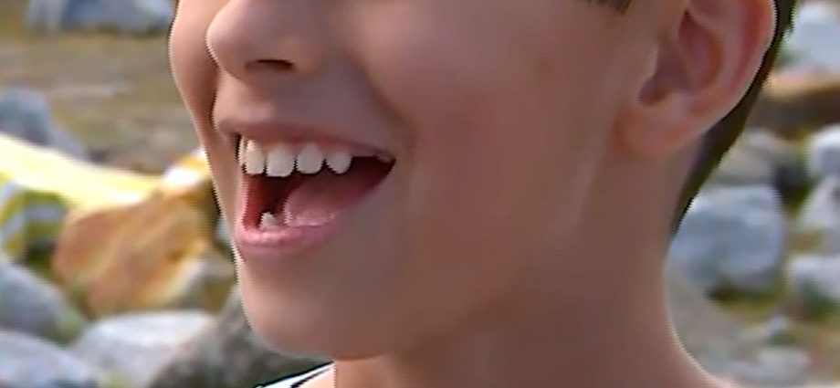 ‘i-really-like-space’:-thousands-gather-to-see-artemis-ii-launch