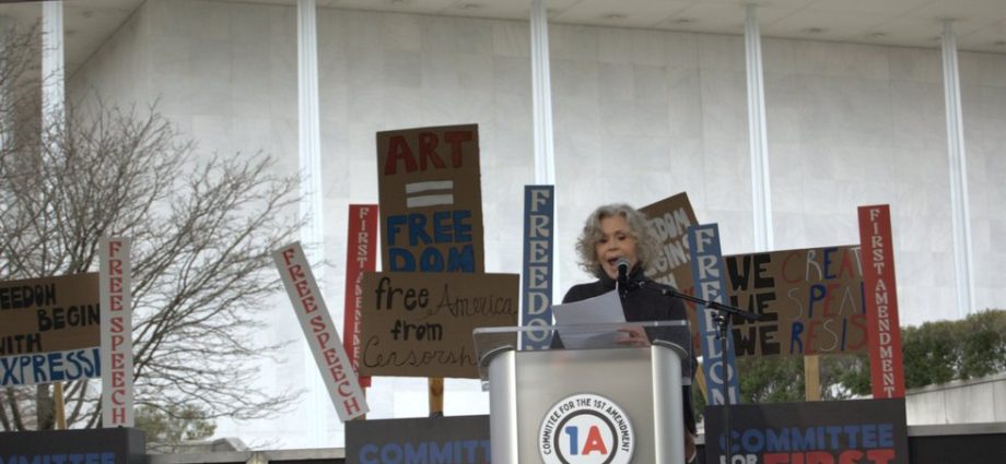 hollywood-stars-join-together-to-defend-the-first-amendment