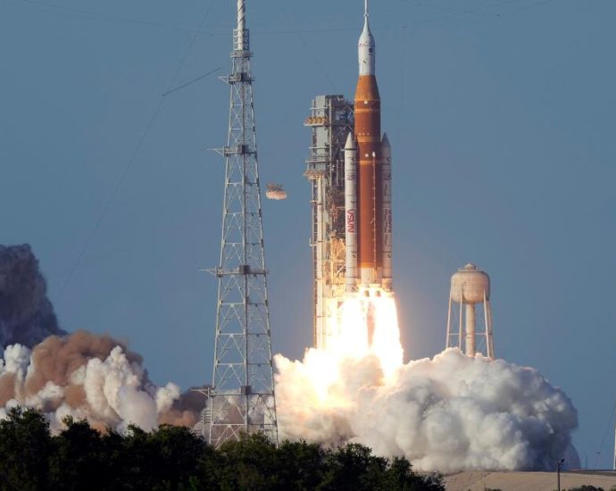 nasa-launches-humans-to-moon-for-first-time-in-half-century