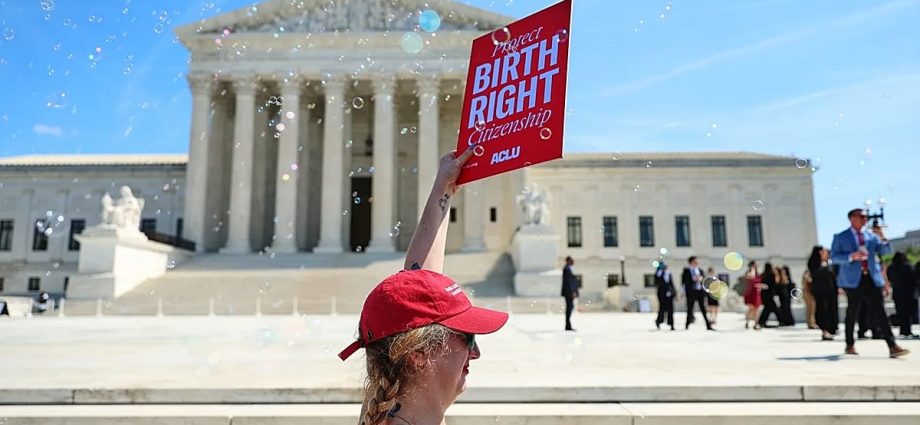us-supreme-court-casts-doubt-on-traitor-47’s-bid-to-limit-birthright-citizenship