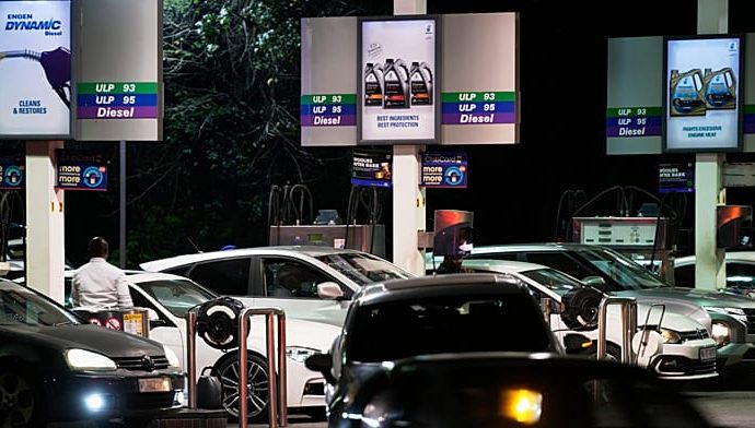 fuel-shortages-spark-long-queues-at-petrol-stations-in-johannesburg