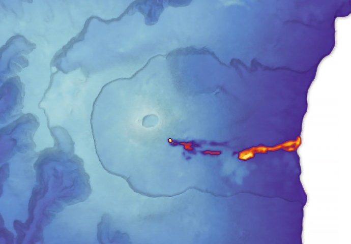 reunion-island-lava-reaches-the-sea