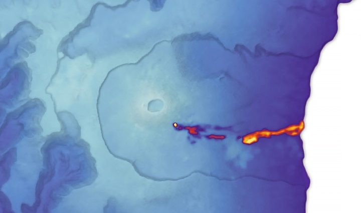 reunion-island-lava-reaches-the-sea