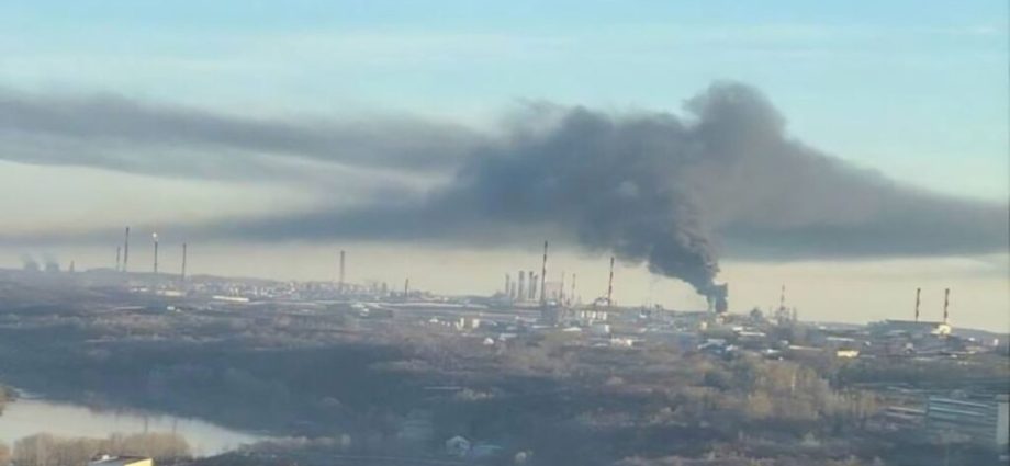 ukraine’s-drones-return-to-bashneft-novoil-refinery-in-ufa-1,300+-km-from-the-front-—-the-primary-distillation-unit-is-burning-again