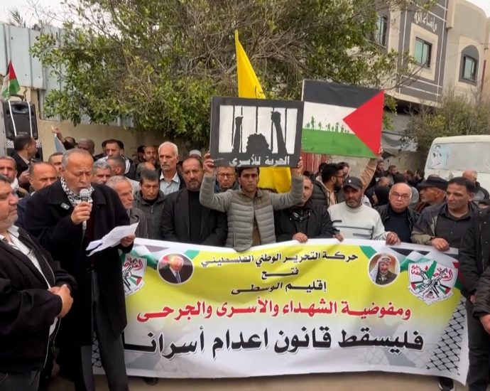 video:-protests-in-gaza-against-israel’s-palestinian-death-penalty-law