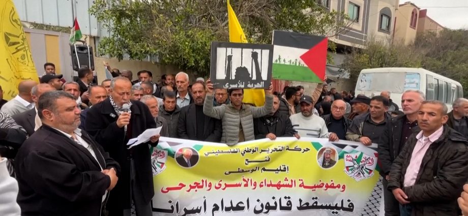 video:-protests-in-gaza-against-israel’s-palestinian-death-penalty-law