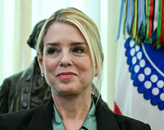 “we-love-pam”:-the-traitor-fires-attorney-general-pam-bondi