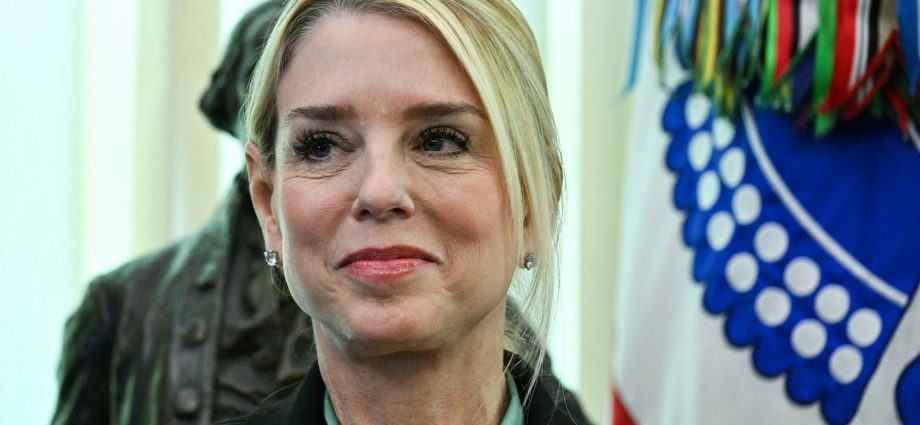 “we-love-pam”:-the-traitor-fires-attorney-general-pam-bondi