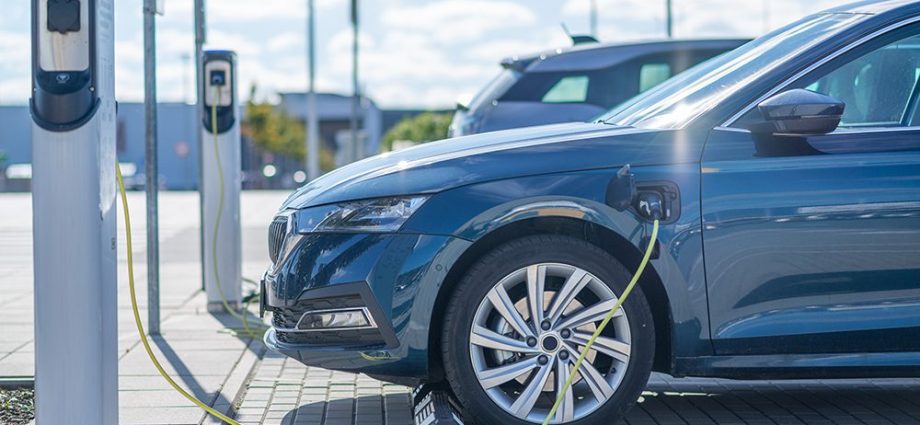 ladesofort-app-maps-15,000-ad-hoc-ev-charging-stations-across-germany