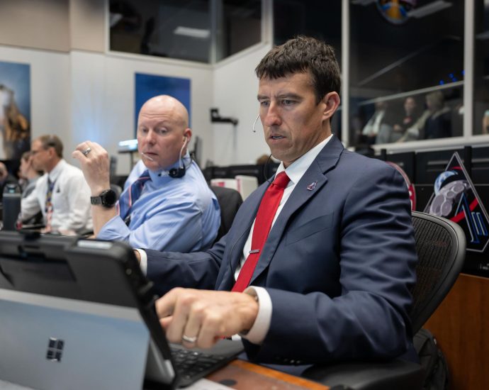 artemis-ii-flight-day-2:-crew,-houston-poll-‘go’-for-translunar-injection-burn