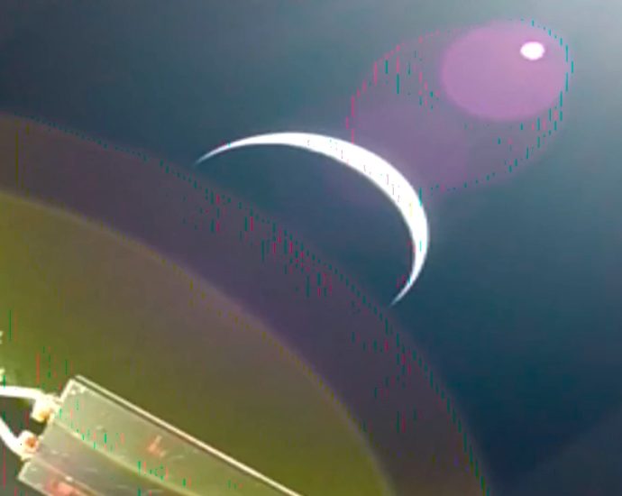 nasa’s-artemis-ii-mission-leaves-earth-orbit-for-flight-around-moon