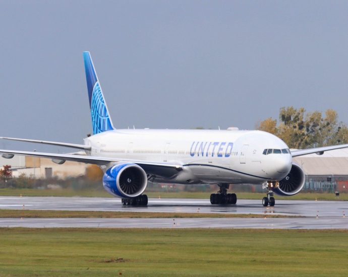 checked-bags-on-united-airlines-now-cost-$10-more-as-jet-fuel-prices-surge