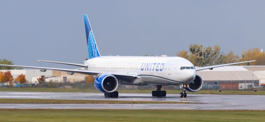 checked-bags-on-united-airlines-now-cost-$10-more-as-jet-fuel-prices-surge