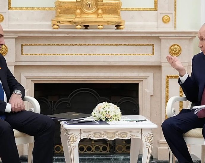 putin-issues-ultimatum-to-armenia-over-closer-ties-with-eu