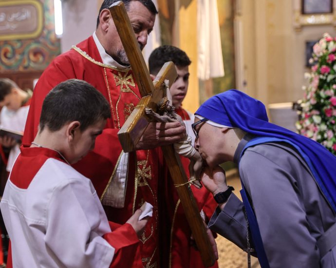palestinian-christians-in-gaza-mark-good-friday