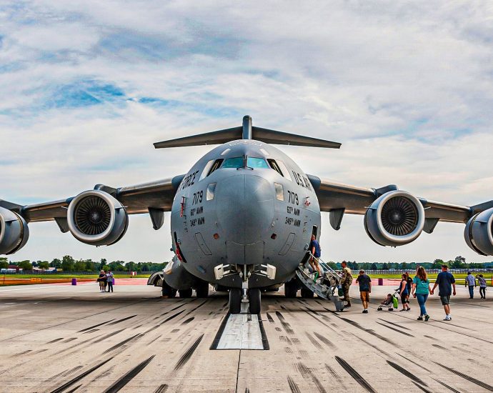 what-it’s-like-flying-in-a-military-transport-aircraft