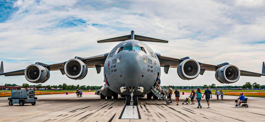 what-it’s-like-flying-in-a-military-transport-aircraft