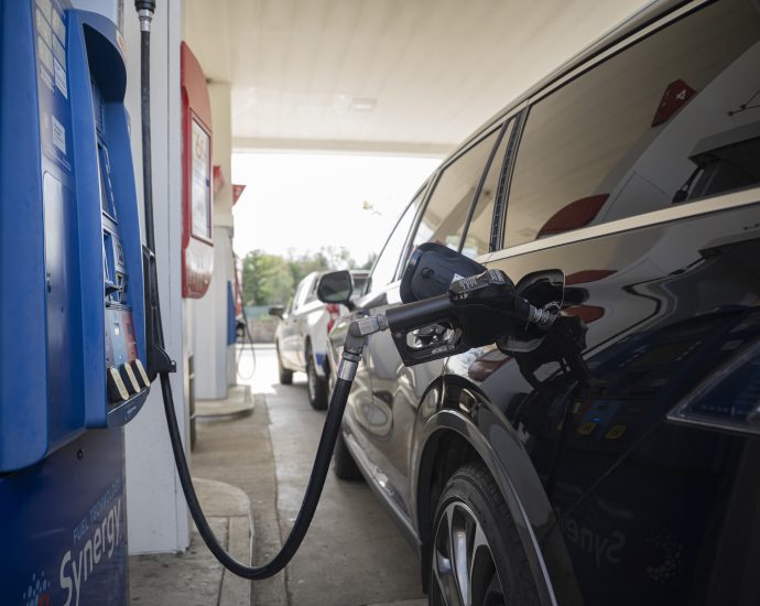 virginia-republicans-want-tax-relief-to-ease-gas-costs-there’s-also-electric-vehicles.