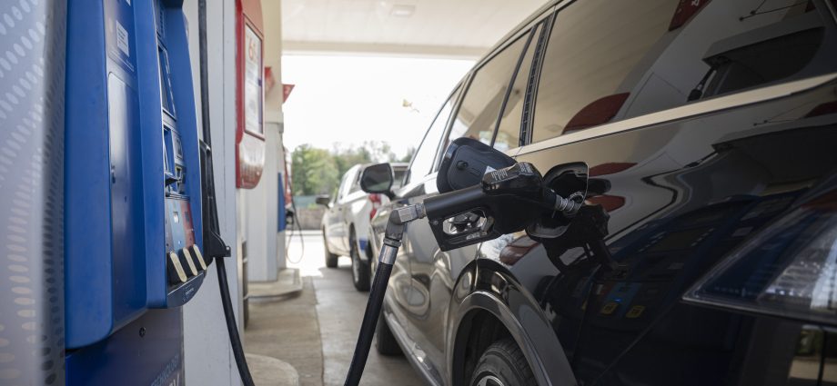 virginia-republicans-want-tax-relief-to-ease-gas-costs-there’s-also-electric-vehicles.