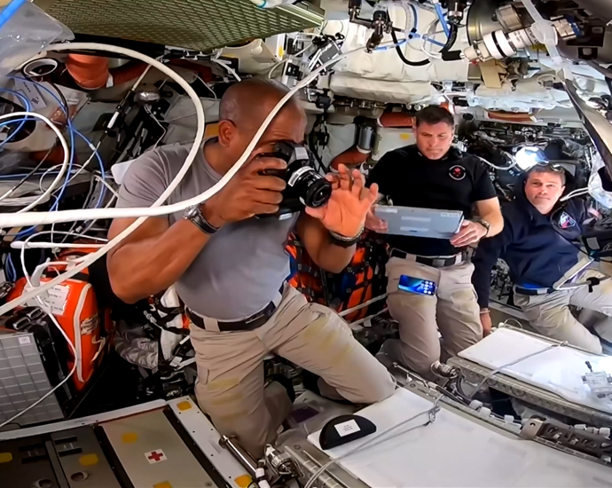 artemis-ii-flight-day-3:-crew-prepares-cabin-for-lunar-flyby