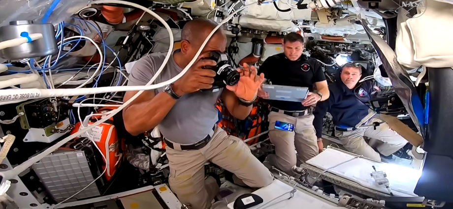 artemis-ii-flight-day-3:-crew-prepares-cabin-for-lunar-flyby