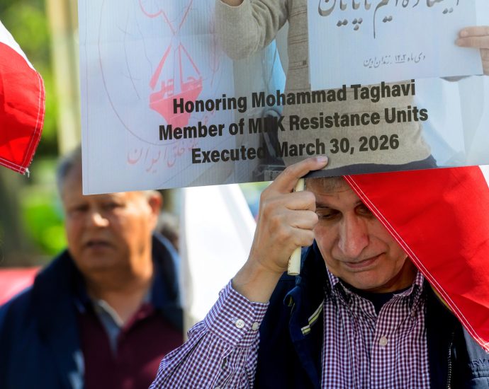 iran-executes-two-convicted-members-of-banned-opposition-group