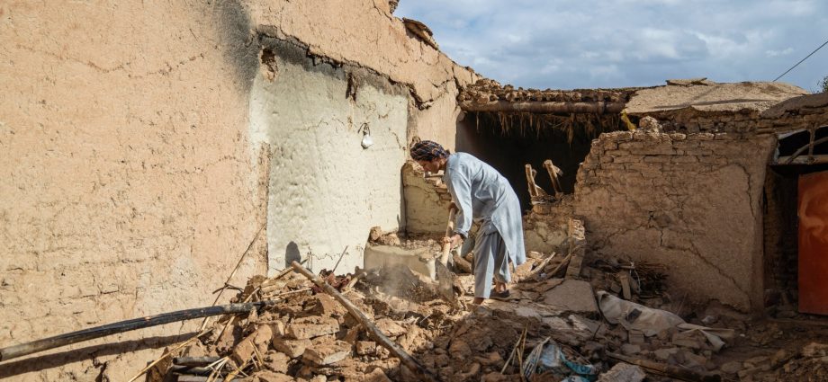 afghanistan-earthquake-kills-eight-members-of-same-family