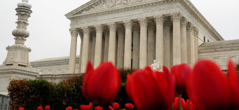 justice-alito-fell-ill-at-a-march-event-and-was-treated-for-dehydration,-supreme-court-says