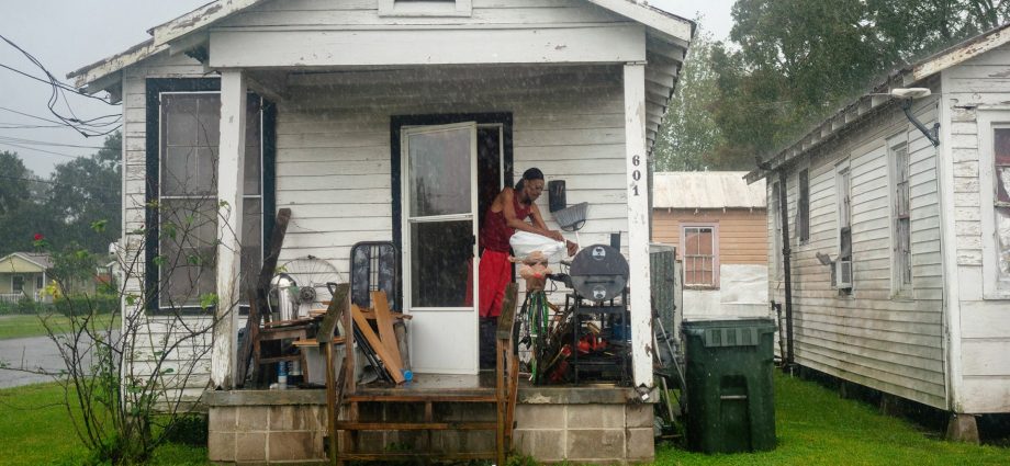 car-slams-into-louisiana-lao-new-year-parade,-injuring-about-15-people