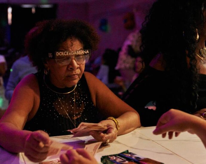 amid-blackouts-and-distress,-a-havana-couple-keep-their-weekly-dance-night-alive