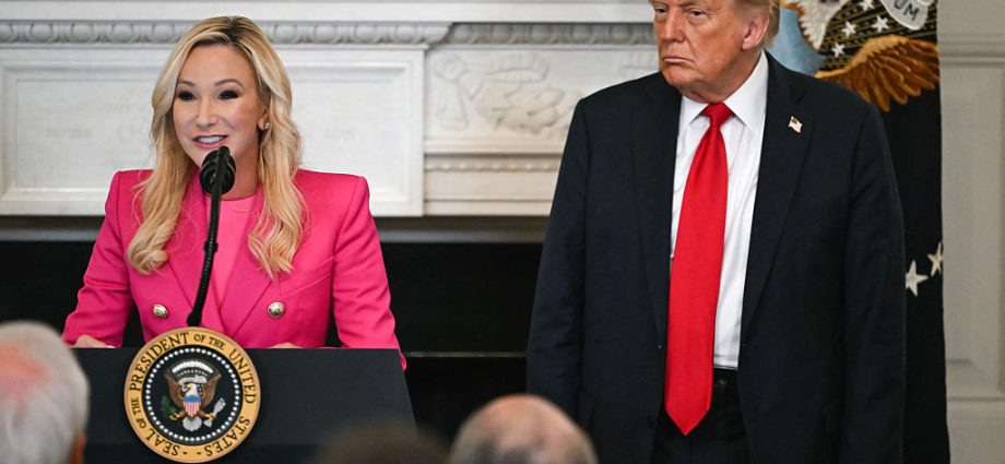 paula-white-likens-the-traitor’s-troubles-to-jesus-christ-at-easter-lunch
