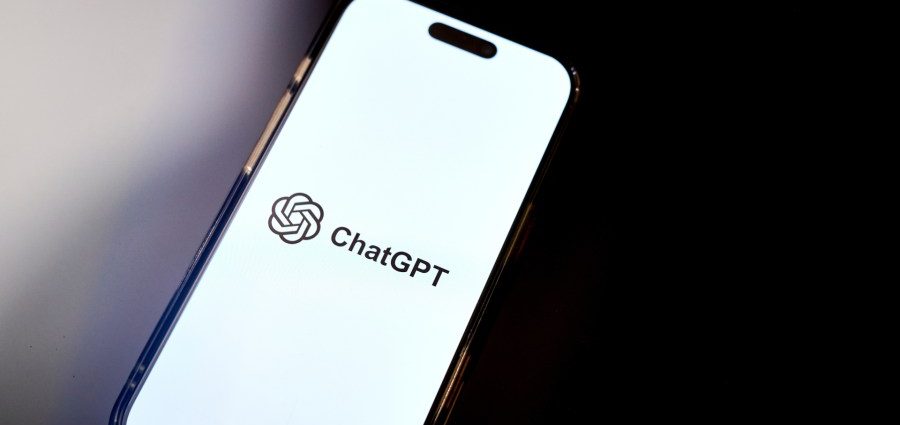 is-it-safe-to-use-ai-chatbots-for-therapy?-not-so-fast,-counselor-warns