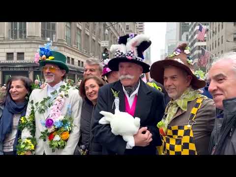 hot-pinks-and-balloon-bunnies-for-new-york’s-easter-parade