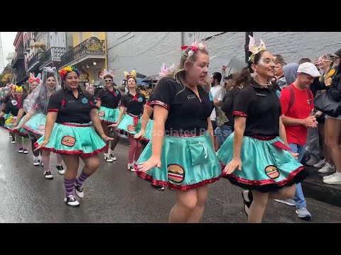new-orleans-celebrates-easter-sunday-with-a-rainy-french-quarter-parade
