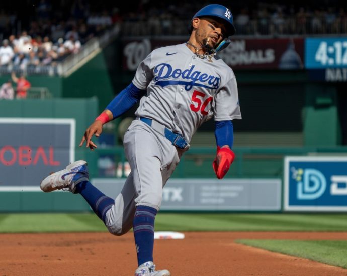 Dodgers’ Betts placed on IL with strained oblique